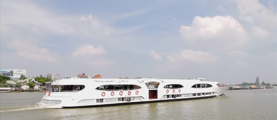 River cruise boat on the Chao Phraya